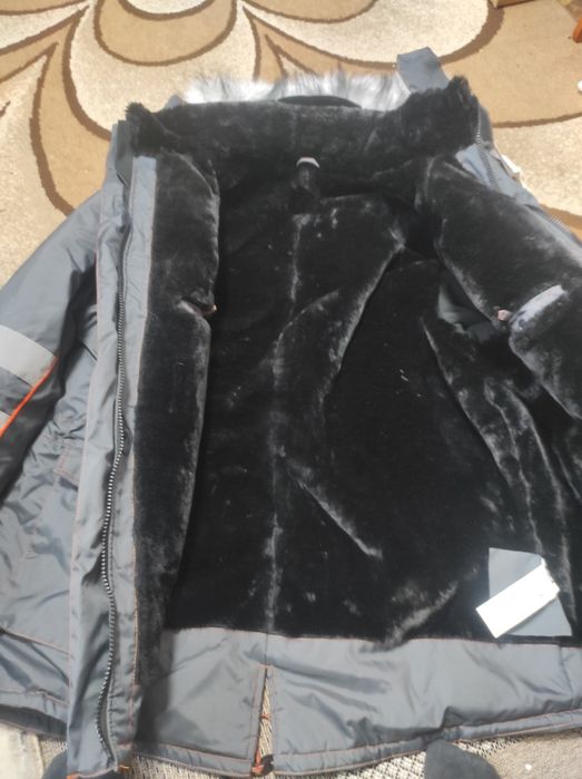 Продам куртку зимниию