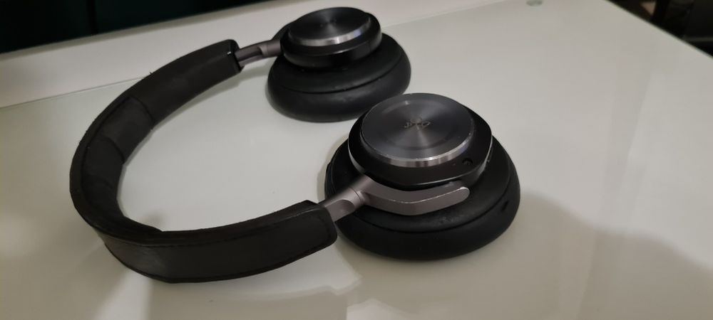 Casti Bang and Olufsen H9