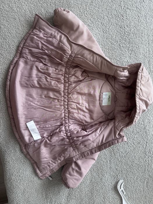 Продам куртку весна для девочки