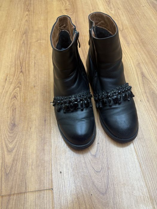 Продам ботинки кожанные за 5000 зима