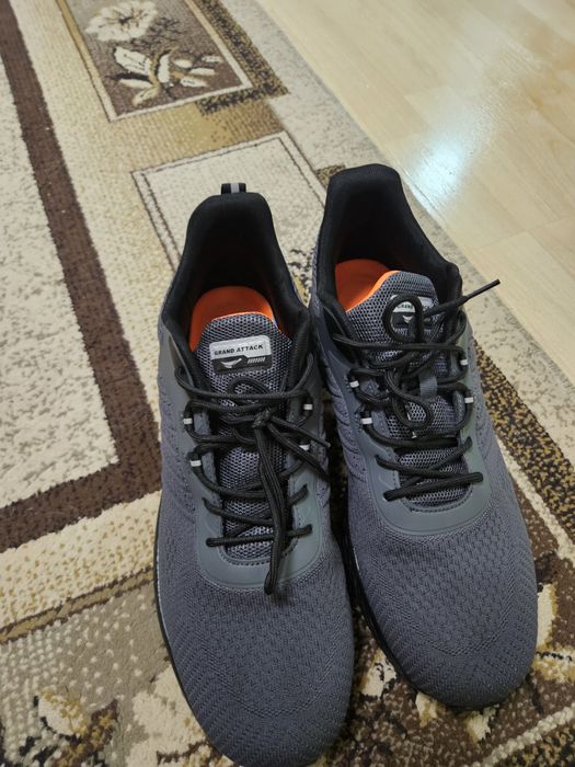 Чисто нови маратонки  46 номер