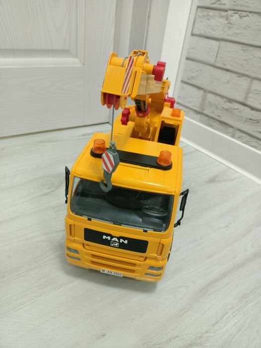 Masina macara Bruder