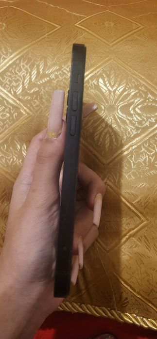 Iphone 12 vând urgent ca am nevoie de bani (problema in familie)