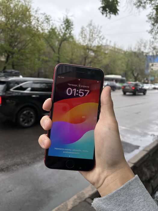 iPhone SE 2 64GB / отличное состояние