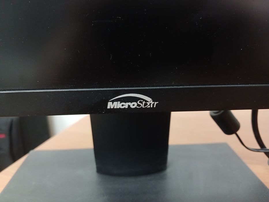 Monitor Micro Star deyarli ishlamagan.