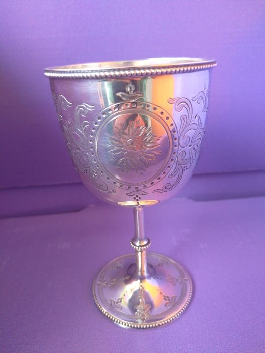 Продавам Английска сребърна чаша Mappin Webb около 1922 г кралска