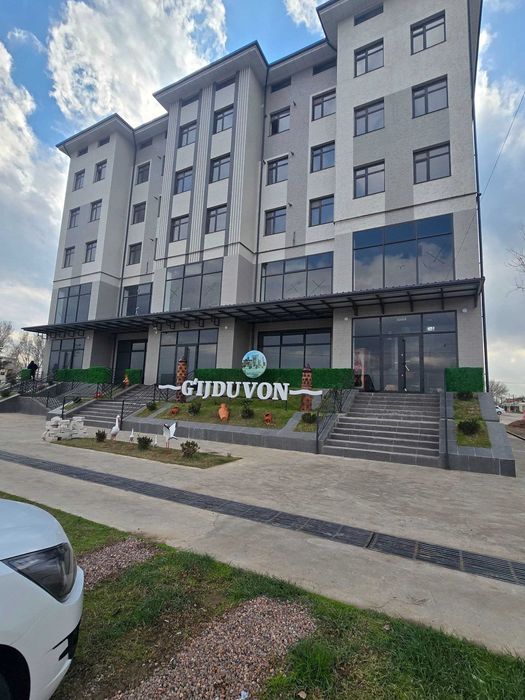 Нурафшон шахрида Нотурар бино сотилади.йертула кисми,