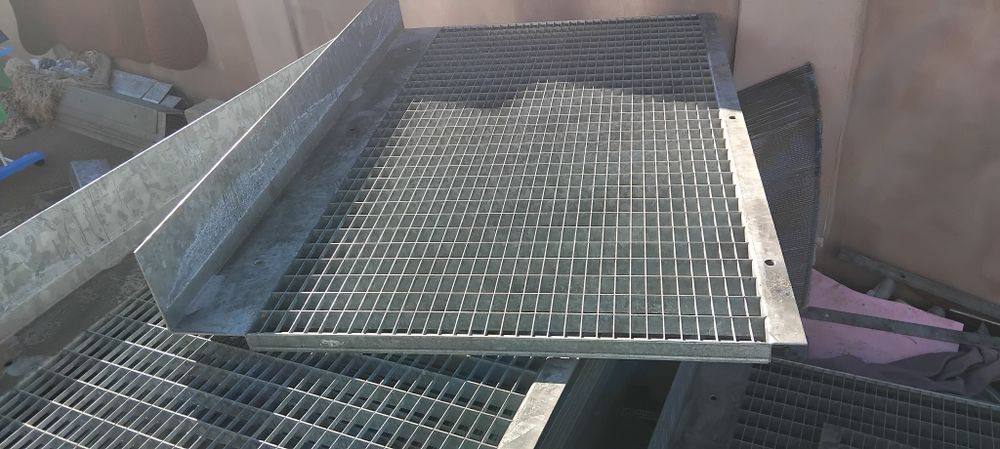 Grilaje-trepte zincate 80x23