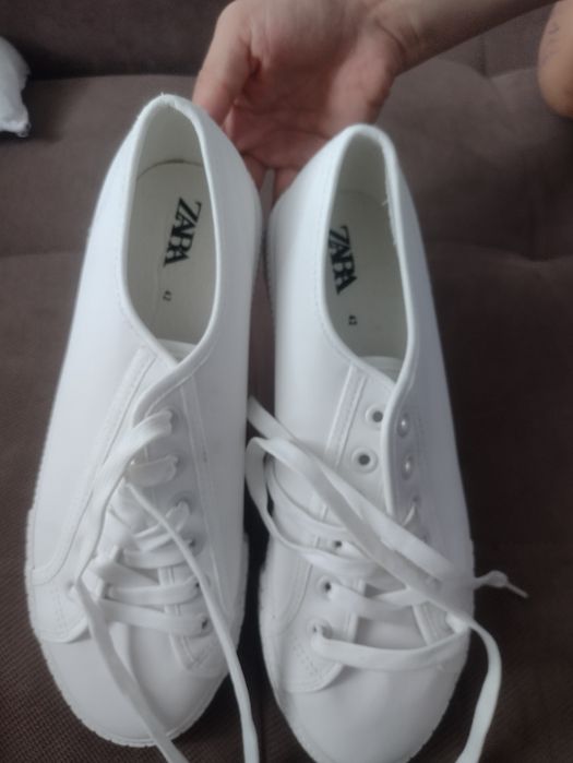 Бели мъжки кецове Зара