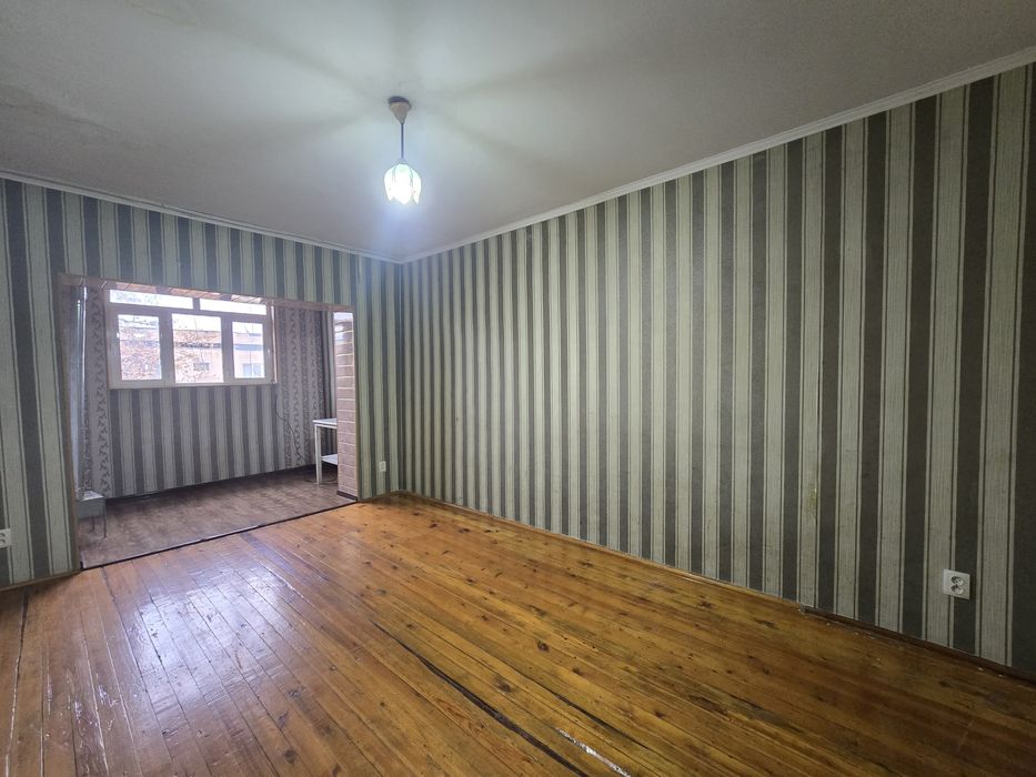 Zudlik bilan frunze massifda 3xonali kvartira sotiladi