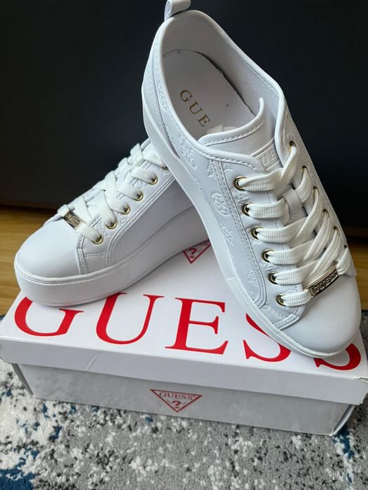 Adidasi dama GUESS neeka