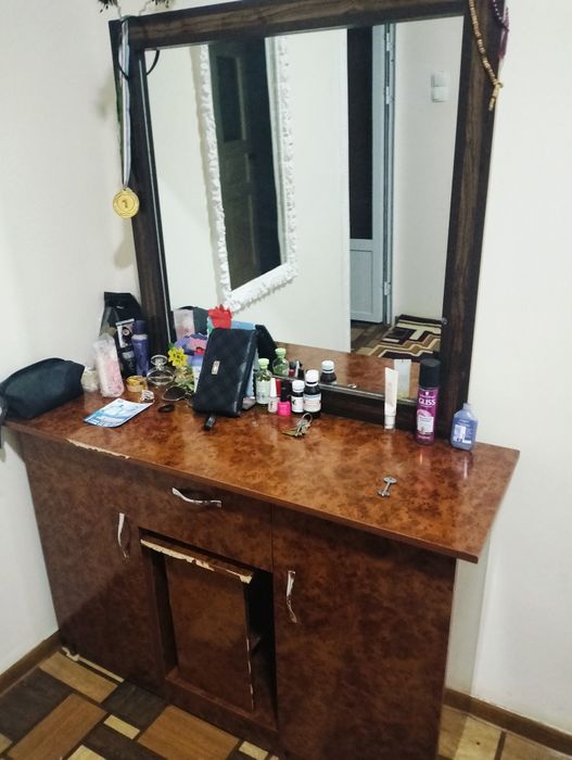 Продаётся Спальный гарнитур очень хорошем состояние.