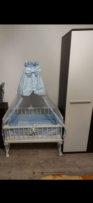 Patut bebelusi atasabil la pat