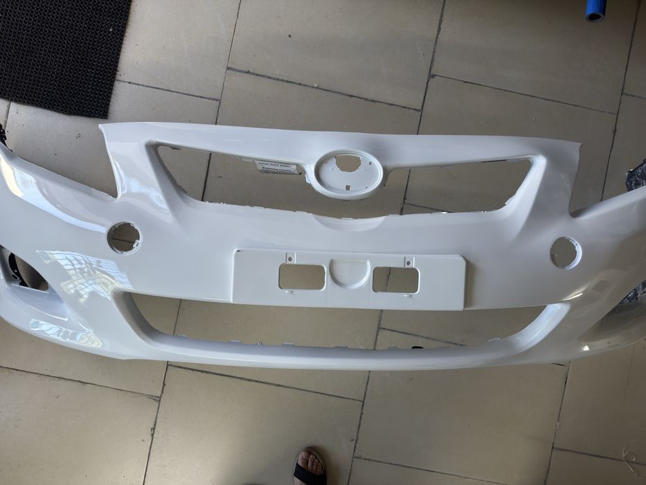 Бампер передний Toyota Corolla 150 белый
