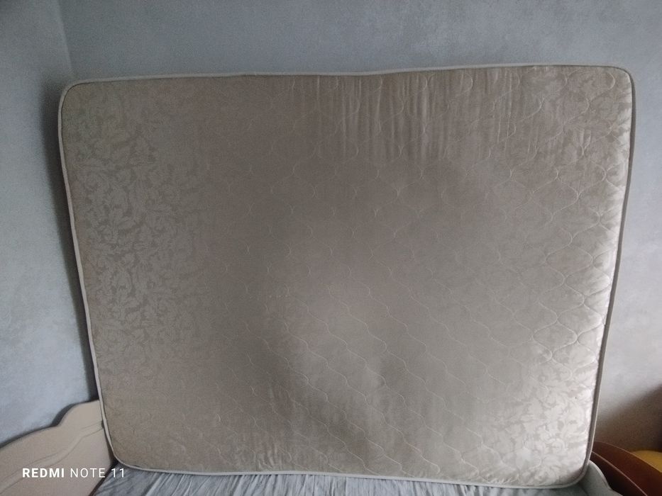 Продам двуспальную кровать