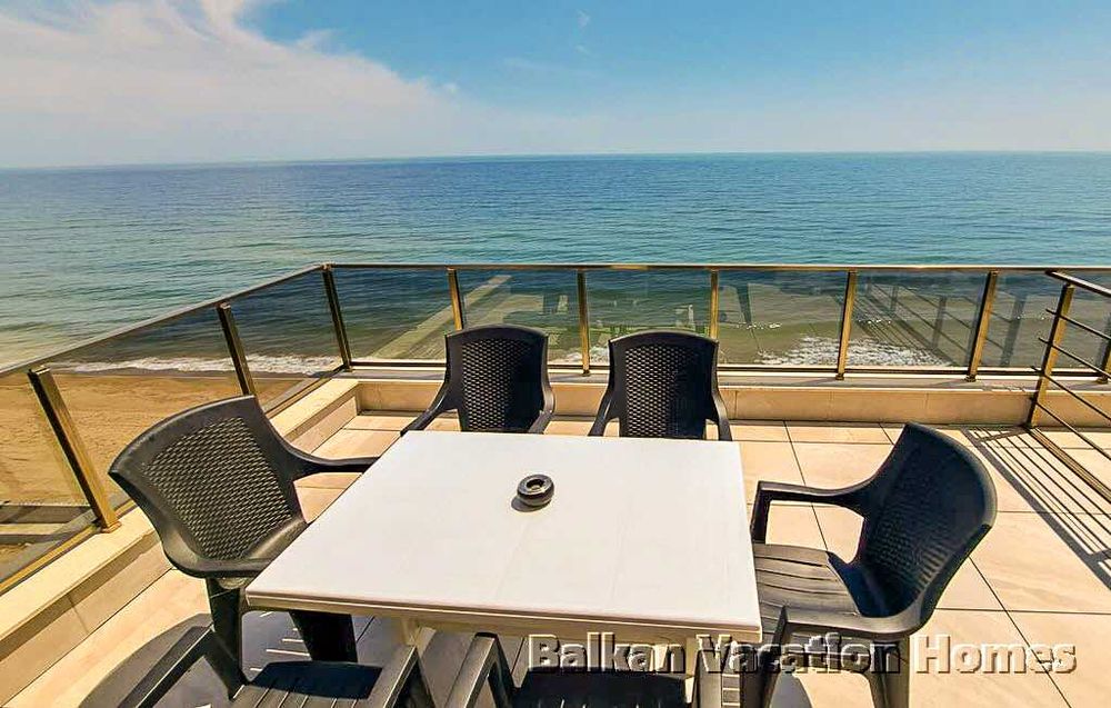 Луксозен апартамент на брега на морето в Обзор