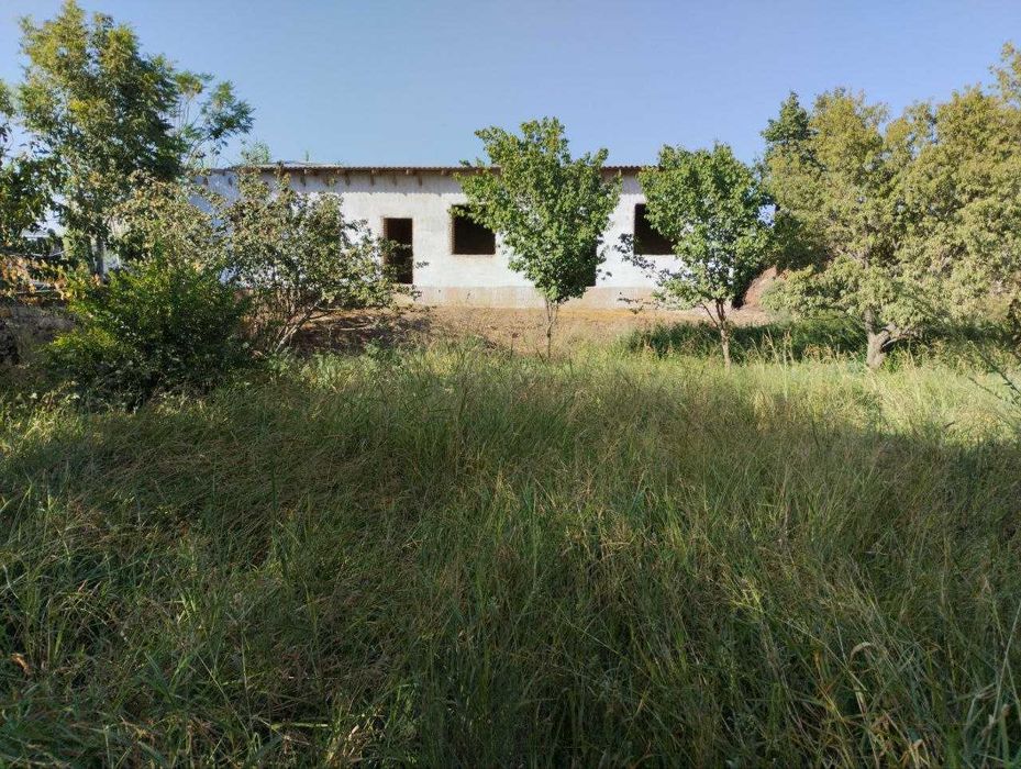 Hovli sotiladi 7 sotix.