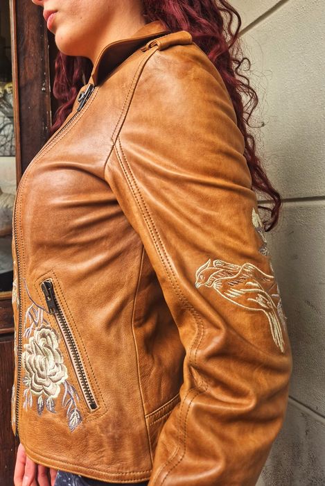 Кожено яке с бродерия