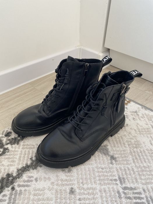 Продам осенние ботинки