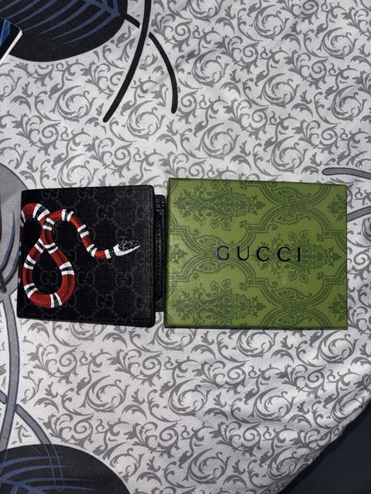 Portofel gucci.
