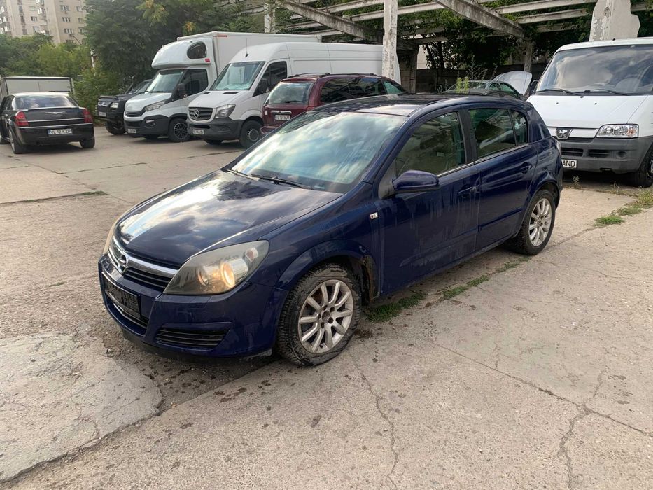 Dezmembrez Opel Astra H 2006 hatchback 1.7