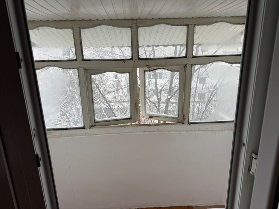 Vând apartament cu 2 camere, situat în zona Stadion Nemobilat