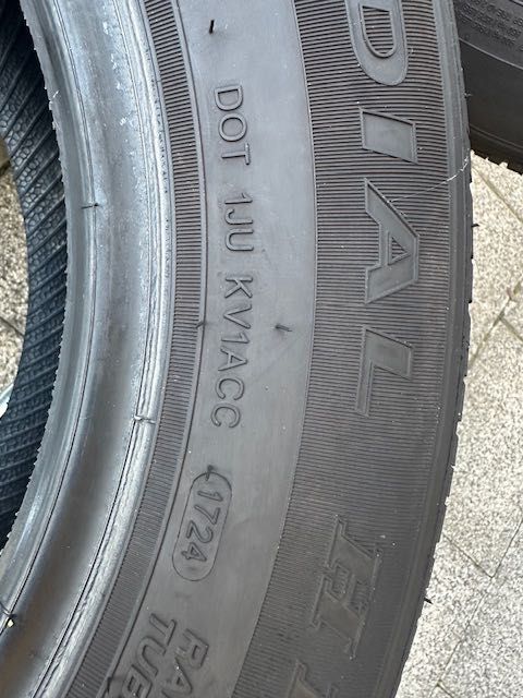 2бр.гуми за бус 215/65/15 С - DOT 2024г.