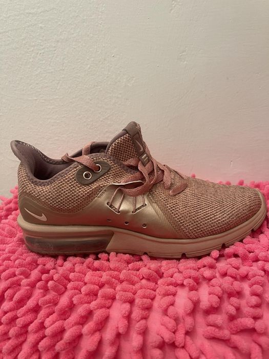 Adidasi dama, Nike Air max