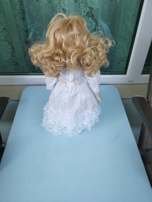 Порцеланова кукла