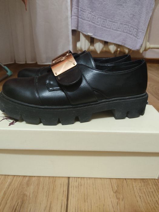 Продам две обуви