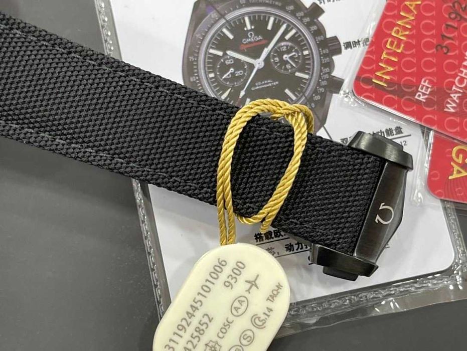 Omega speedmaster dark side of the mooon