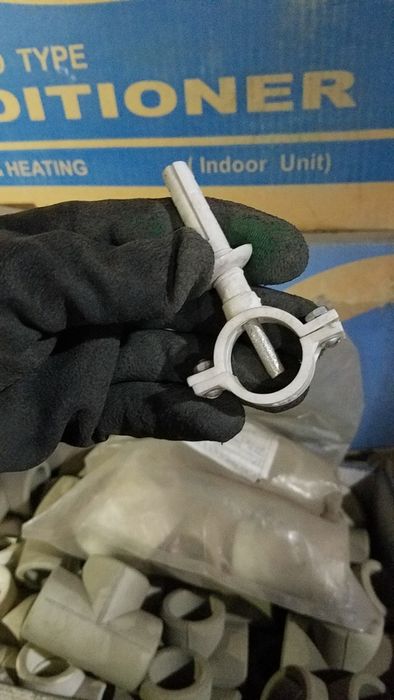 Пластиковый зажим