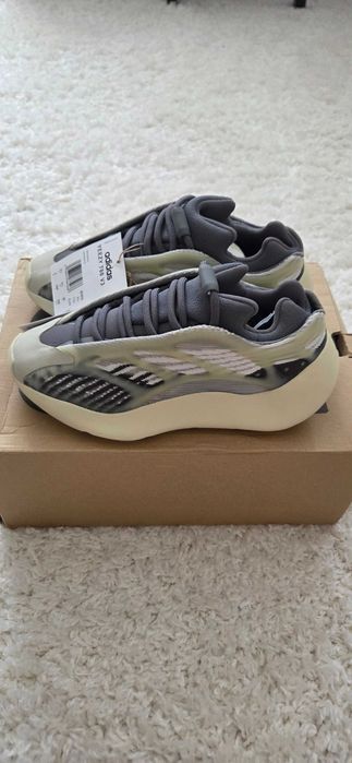 Adidas Yeezy 700 V3,originali,marimea 36,gri noi,cu eticheta