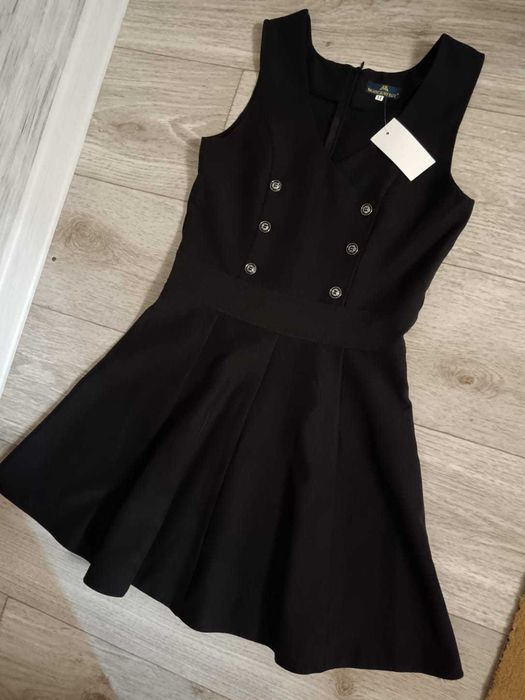 продам платья для девочки