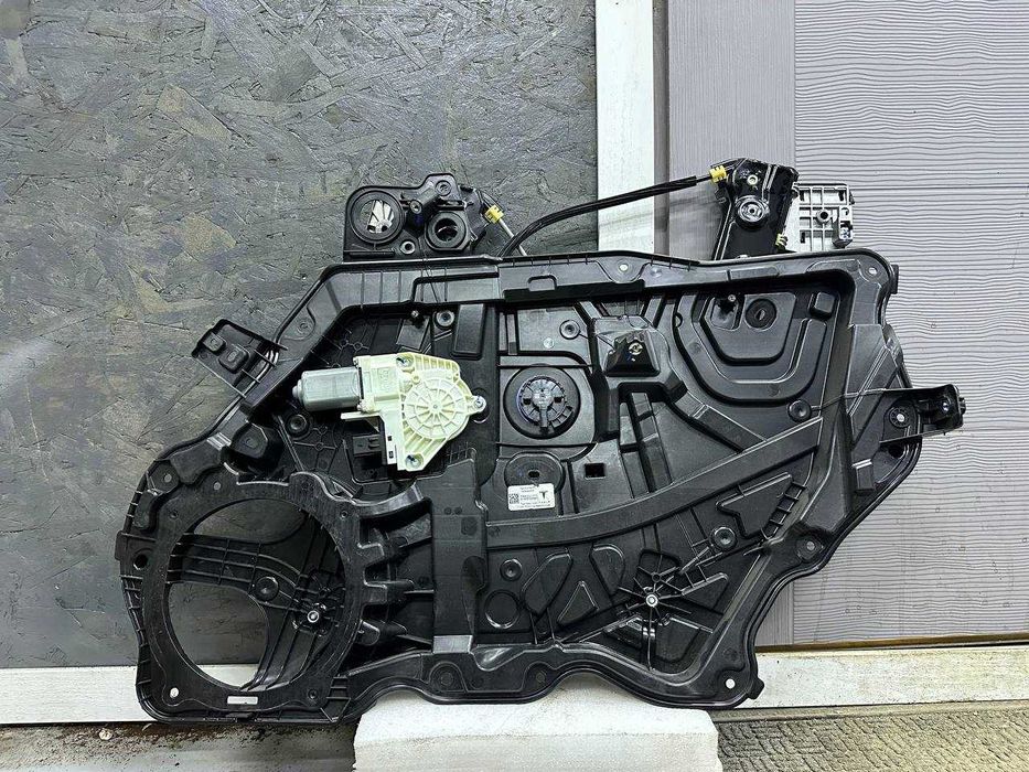 Регулатор на прозореца Tesla model Y