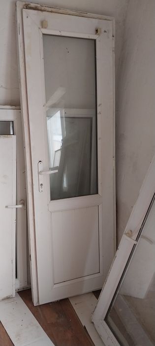 Бу пластик есик сатылады