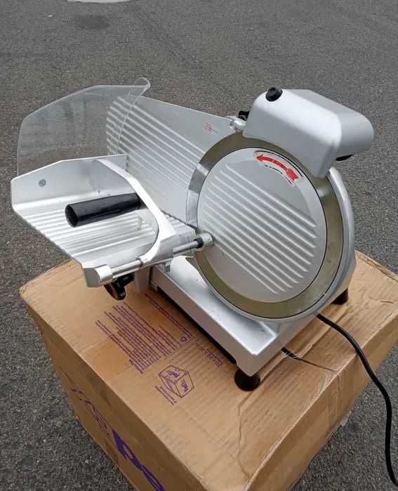 Слайсер, колбаса, пишлоқ ва музлатилган гўшт маҳсулотларини кесиш.