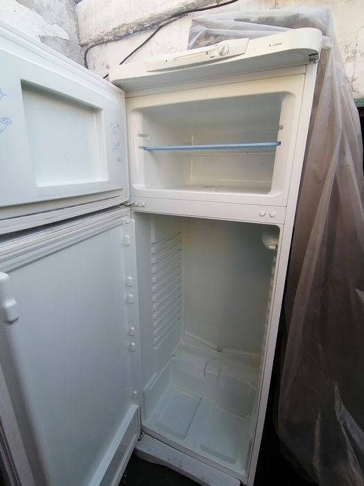 Холодильник indesit