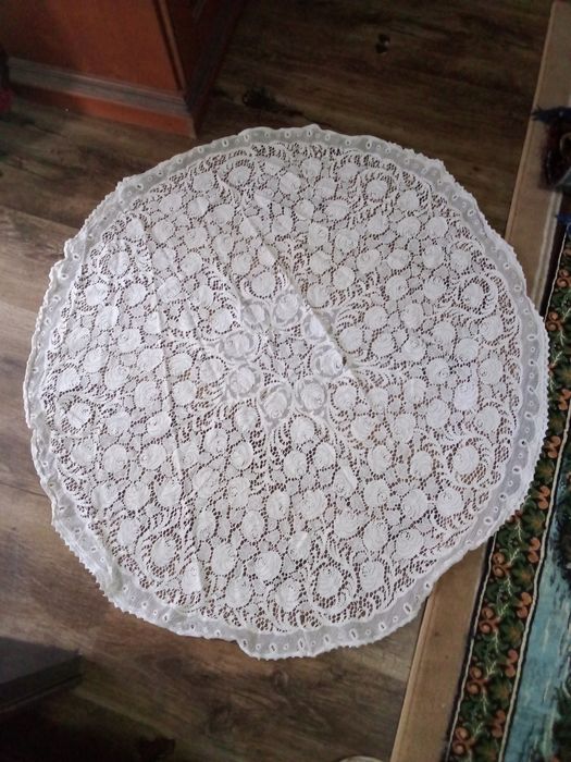 4 macrameuri , o fata de masă