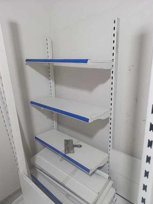 Стеллажи, витрины