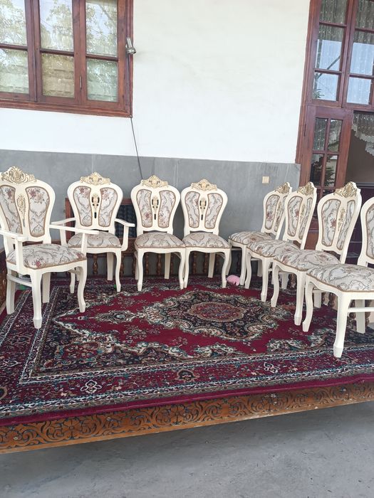 Стулья восемь штук отличном состоянии твердый дерево