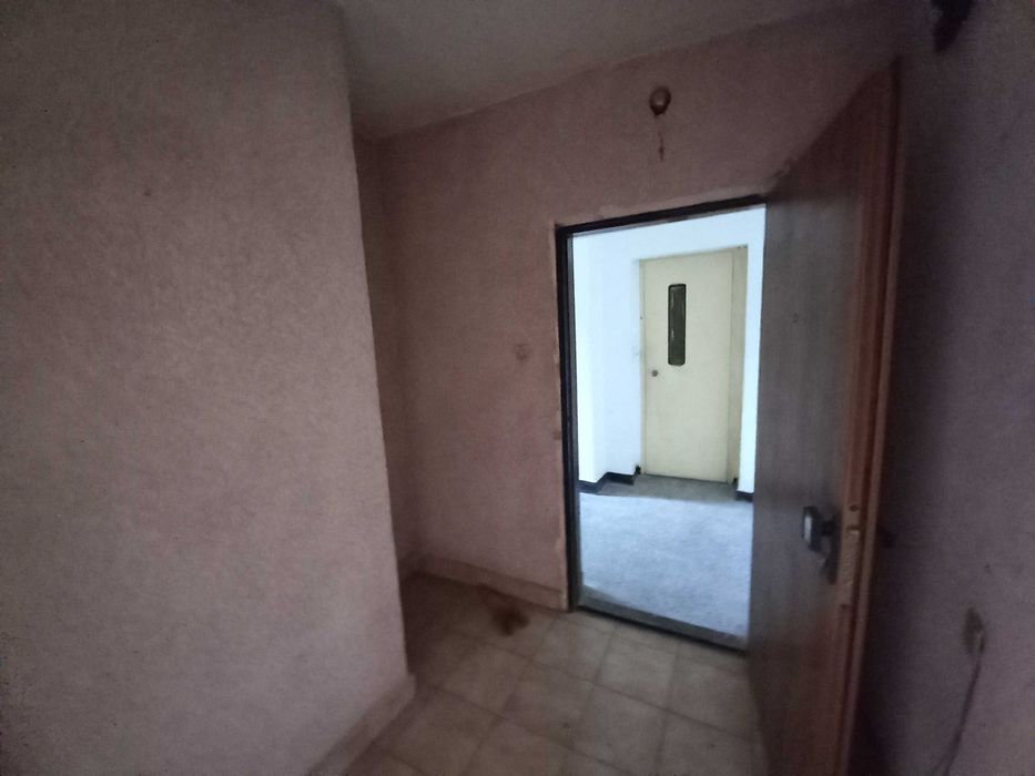 Продава се Тристаен апартамент в Разград, Бели Лом - 72 кв.м за 850 €/кв.м - Снимка #8