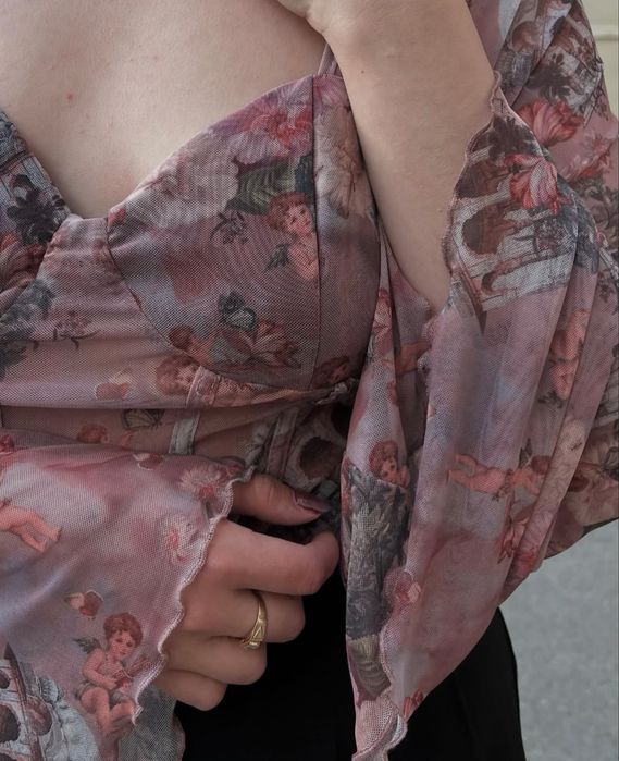 топ с длинными рукавами