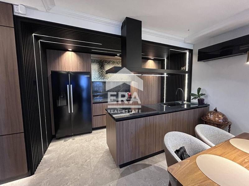 Продава се Тристаен апартамент в Варна, Възраждане 1 - 108 кв.м за 2593 €/кв.м - Снимка #1