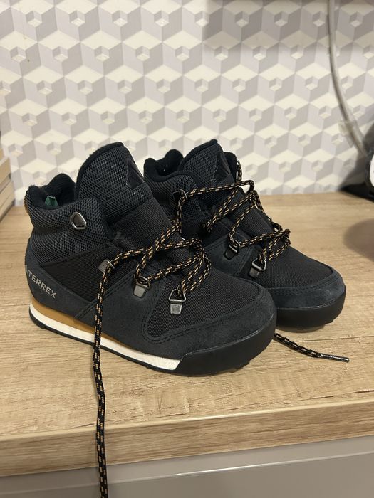 Bocanci adidas nr 30 noi