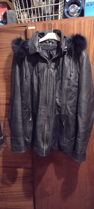 geacă din piele naturala neagra scurta cu gluga pentru dama măr.48-50