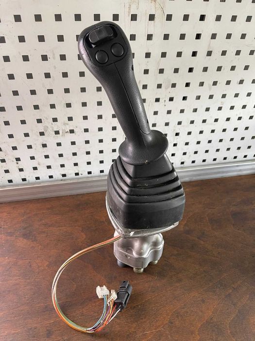 Joystick Excavator pe roti JCB