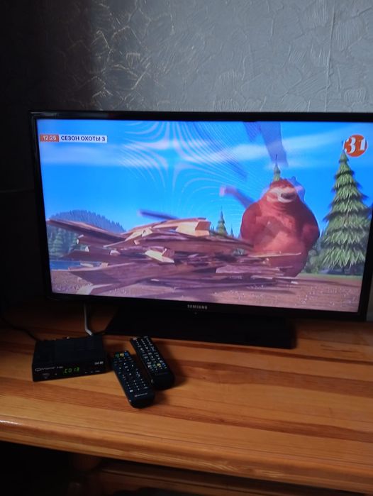 Продам телевизор с приставкой пультами