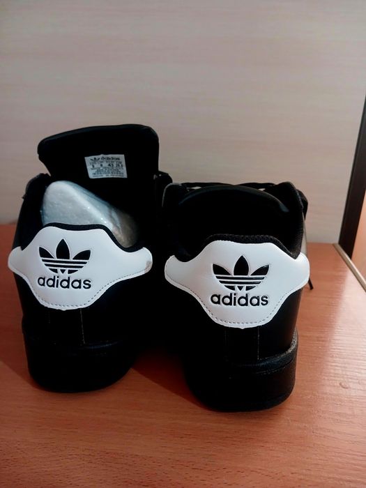 Продам красовки Adidas