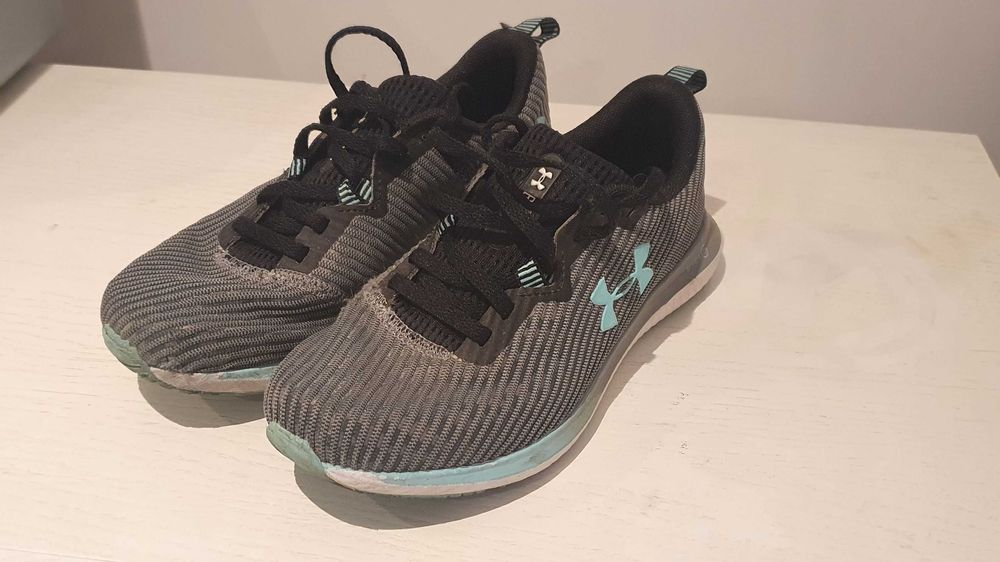 Under Armour adidasi fete mas. 36.5